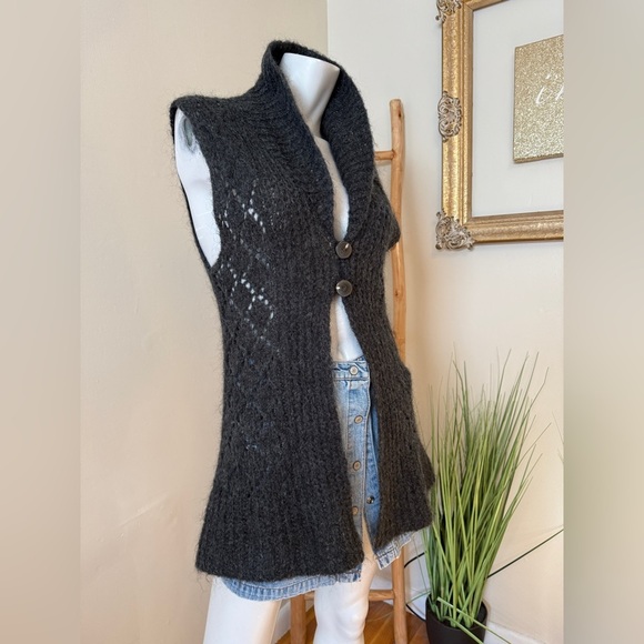 Eddie Bauer Women's Medium Dark Gray Mohair Hand Knit Sleeveless Cardigan - Picture 2 of 8